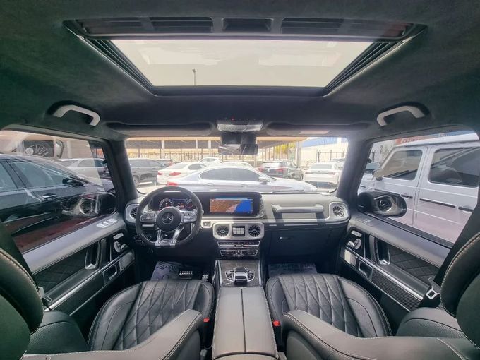 Подержанный Mercedes-Benz G-Class AMG 63 AMG II (W463), 4.0 л, 2022 в Дубае от Auto Gallery DXB Серый цвет. Other | AUTO.AE