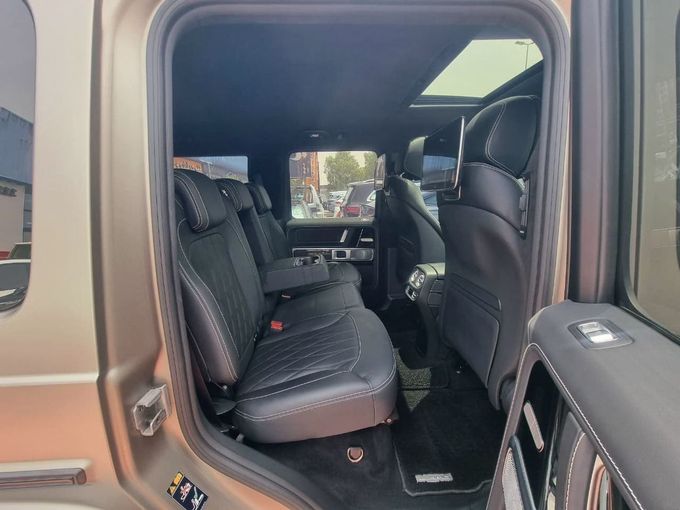 Подержанный Mercedes-Benz G-Class AMG 63 AMG II (W463), 4.0 л, 2022 в Дубае от Auto Gallery DXB Серый цвет. Other | AUTO.AE