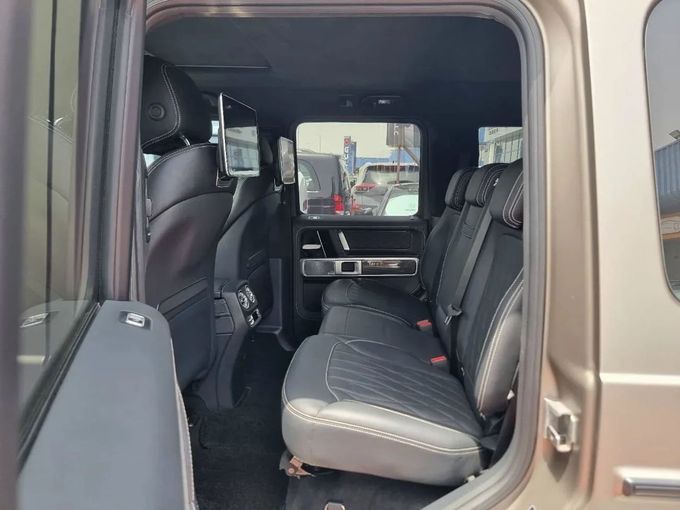 Подержанный Mercedes-Benz G-Class AMG 63 AMG II (W463), 4.0 л, 2022 в Дубае от Auto Gallery DXB Серый цвет. Other | AUTO.AE