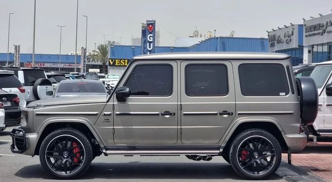 Подержанный Mercedes-Benz G-Class AMG 63 AMG II (W463), 4.0 л, 2022 в Дубае от Auto Gallery DXB Серый цвет. Other | AUTO.AE