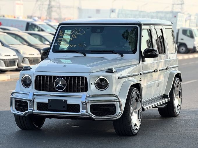 Подержанный Mercedes-Benz G-Class AMG 63 AMG II (W463), 4.0 л, 2022 в Дубае от Lakhani Motors Белый цвет. Японская | AUTO.AE