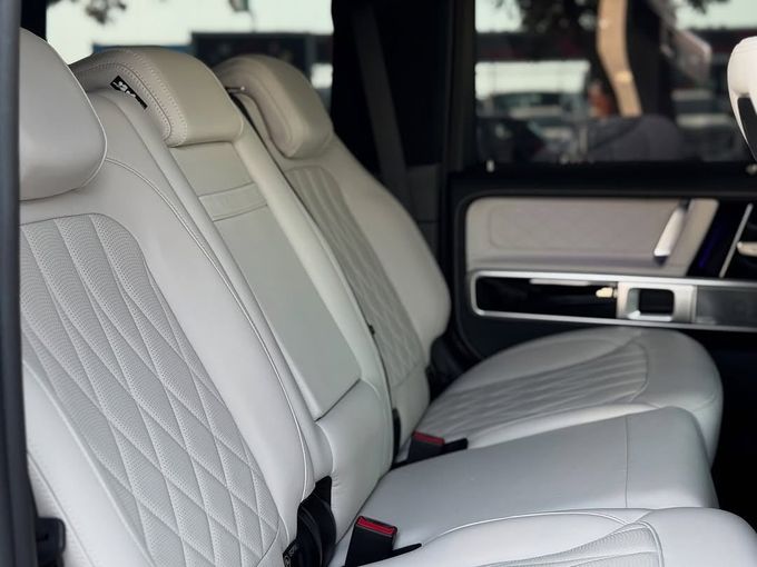 Подержанный Mercedes-Benz G-Class AMG 63 AMG II (W463), 4.0 л, 2022 в Дубае от Lakhani Motors Белый цвет. Японская | AUTO.AE