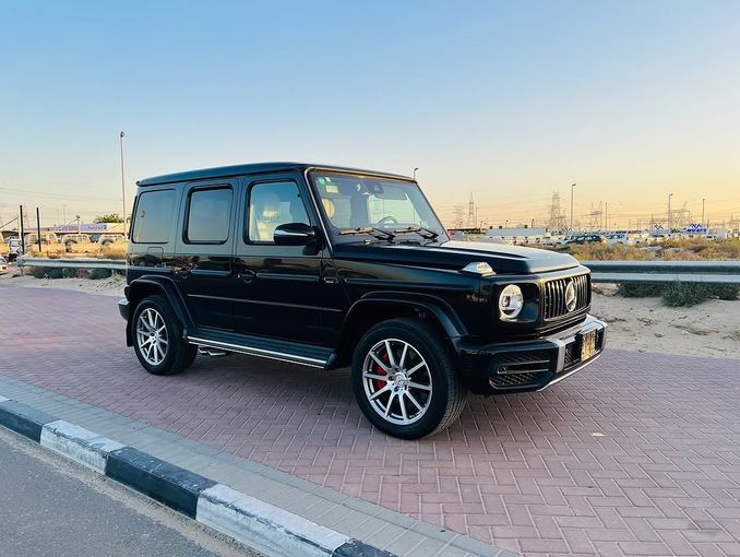 Подержанный Mercedes-Benz G-Class AMG 63 AMG II (W463), 4.0 л, 2023 в Дубае от Lakhani Motors Черный цвет. Японская | AUTO.AE