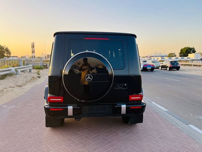 Подержанный Mercedes-Benz G-Class AMG 63 AMG II (W463), 4.0 л, 2023 в Дубае от Lakhani Motors Черный цвет. Японская | AUTO.AE