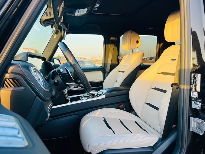 Подержанный Mercedes-Benz G-Class AMG 63 AMG II (W463), 4.0 л, 2023 в Дубае от Lakhani Motors Черный цвет. Японская | AUTO.AE