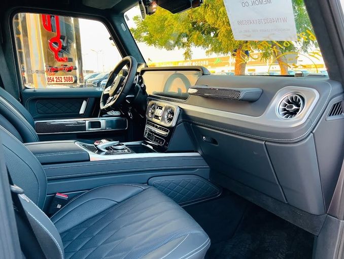 Подержанный Mercedes-Benz G-Class AMG 63 AMG II (W465) Рестайлинг, 4.0 л, 2024 в Дубае от Lakhani Motors Белый цвет. Японская | AUTO.AE