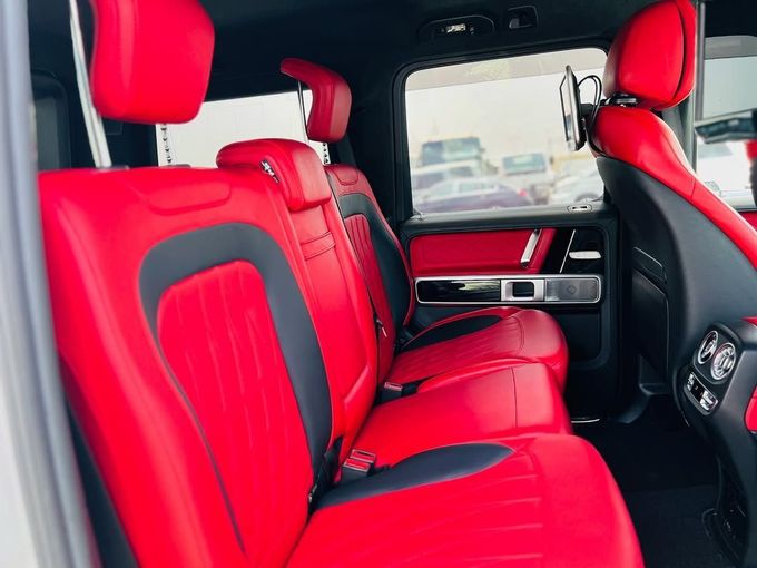 Подержанный Mercedes-Benz G-Class AMG 63 AMG II (W463), 4.0 л, 2019 в Дубае от Lakhani Motors Белый цвет. Японская | AUTO.AE