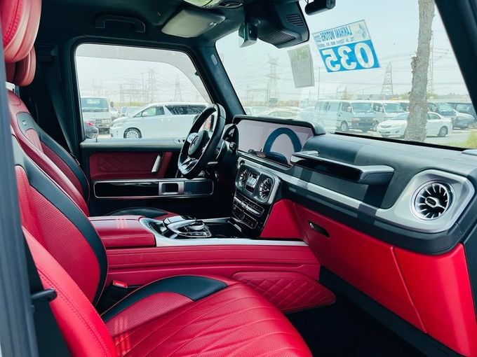 Подержанный Mercedes-Benz G-Class AMG 63 AMG II (W463), 4.0 л, 2019 в Дубае от Lakhani Motors Белый цвет. Японская | AUTO.AE
