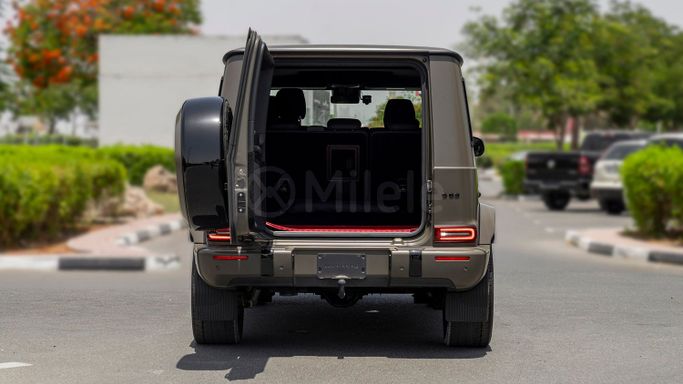 Подержанный Mercedes-Benz G-Class AMG 63 AMG II (W463), 4.0 л, 2020 в Дубае от Milele Коричневый цвет. Other | AUTO.AE