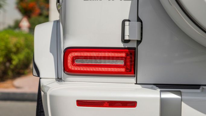 Подержанный Mercedes-Benz G-Class AMG 63 AMG II (W463), 4.0 л, 2022 в Дубае от Milele Белый цвет. Other | AUTO.AE