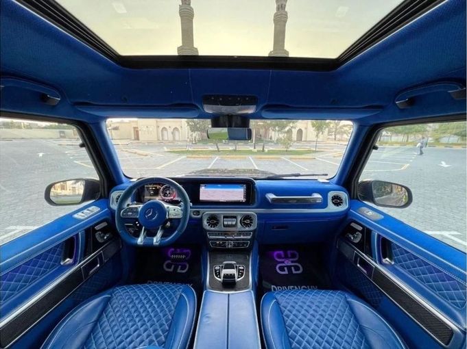 Подержанный Mercedes-Benz G-Class AMG Brabus 800 II (W463), 4.0 л, 2021 в Дубае от Drivenchy Motors Серебристый цвет. Европейская | AUTO.AE