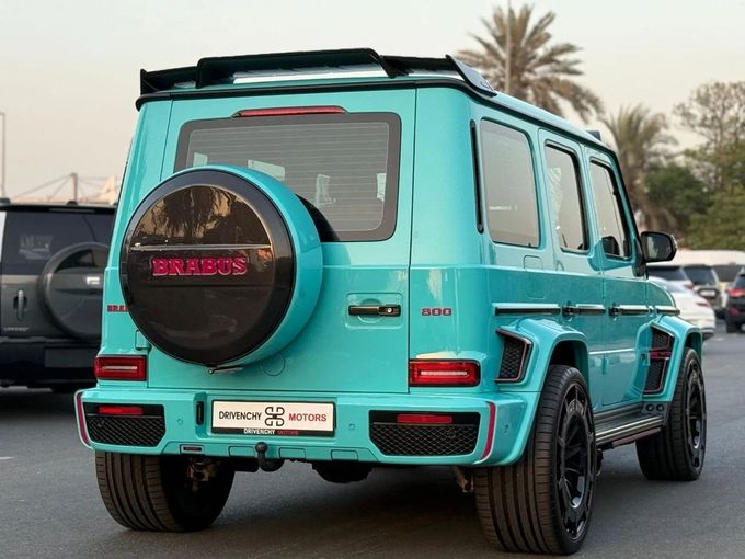 Подержанный Mercedes-Benz G-Class AMG Brabus 800 II (W463), 4.0 л, 2021 в Дубае от Drivenchy Motors Зеленый цвет. Other | AUTO.AE
