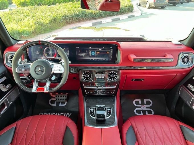 Подержанный Mercedes-Benz G-Class AMG Brabus 900 II (W463), 6.3 л, 2021 в Дубае от Drivenchy Motors Зеленый цвет. GCC | AUTO.AE