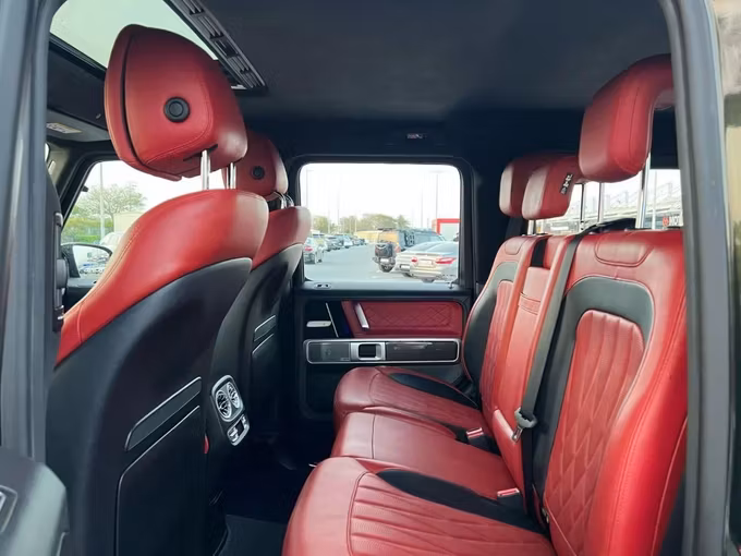 Подержанный Mercedes-Benz G-Class AMG 63 AMG II (W463), 4.0 л, 2019 в Дубае от Drivenchy Motors Зеленый цвет. GCC | AUTO.AE