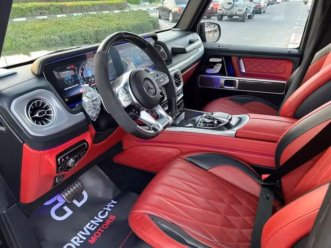 Подержанный Mercedes-Benz G-Class AMG 63 AMG II (W463), 4.0 л, 2019 в Дубае от Drivenchy Motors Зеленый цвет. GCC | AUTO.AE