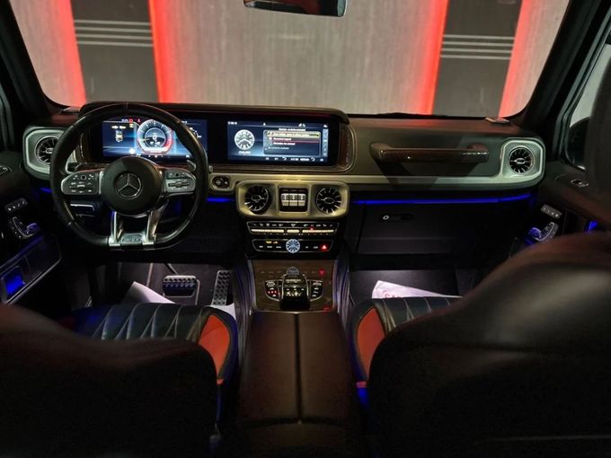 Подержанный Mercedes-Benz G-Class AMG 63 AMG II (W463), 4.0 л, 2019 в Дубае от A Class Motors Серебристый цвет.  | AUTO.AE