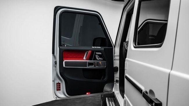 Подержанный Mercedes-Benz G-Class AMG 63 AMG II (W463), 4.0 л, 2023 в Дубае от Al Ain Class Motors Белый цвет. Европейская | AUTO.AE