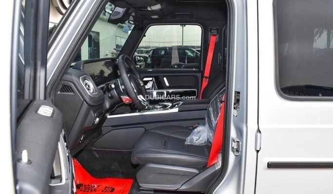Новый Mercedes-Benz G-Class AMG 63 AMG II (W463), 4.0 л, 2023 в Дубае от Orient Auto FZE Серебристый цвет. Европейская | AUTO.AE