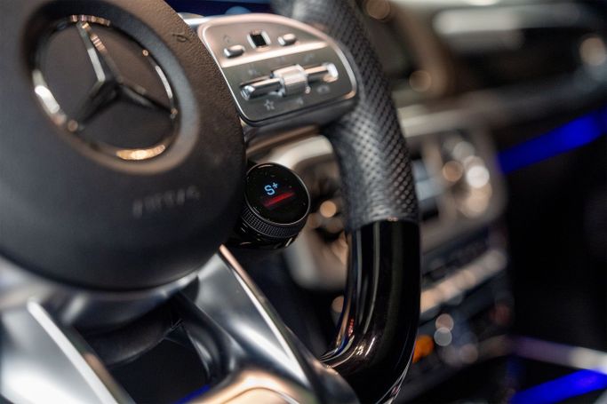 Подержанный Mercedes-Benz G-Class 550 III (W463), 4.0 л, 2022 в Дубае от PUPIL OF FATE MOTORS Серый цвет. Европейская | AUTO.AE