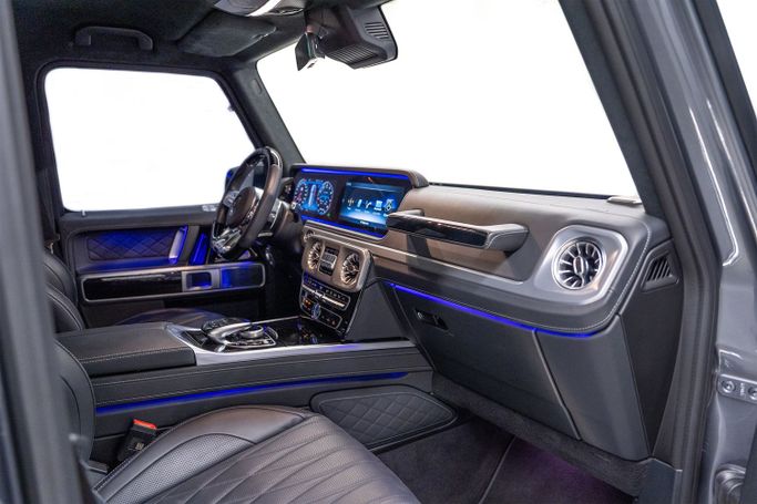 Подержанный Mercedes-Benz G-Class 550 III (W463), 4.0 л, 2022 в Дубае от PUPIL OF FATE MOTORS Серый цвет. Европейская | AUTO.AE