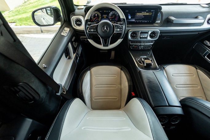 Подержанный Mercedes-Benz G-Class 500 III (W463), 4.0 л, 2022 в Дубае от Linda Cars Белый цвет. Европейская | AUTO.AE