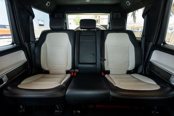 Подержанный Mercedes-Benz G-Class 500 III (W463), 4.0 л, 2022 в Дубае от Linda Cars Белый цвет. Европейская | AUTO.AE