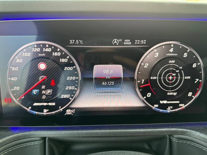 Подержанный Mercedes-Benz G-Class 550 III (W463), 4.0 л, 2021 в Дубае от Saeed Auto Зеленый цвет. Японская | AUTO.AE