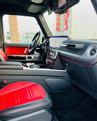 Подержанный Mercedes-Benz G-Class 550 III (W463), 4.0 л, 2019 в Дубае от Lakhani Motors Черный цвет. Японская | AUTO.AE