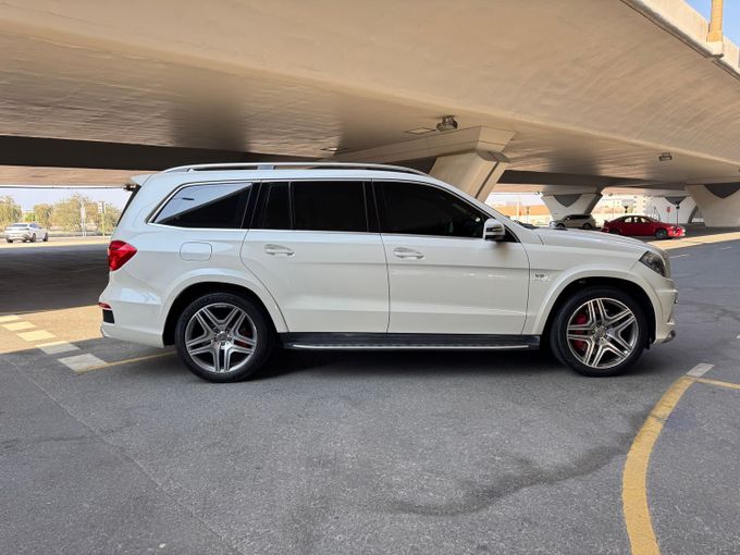 مستعملة Mercedes-Benz GL-Class AMG 63 AMG, 5.5 l, 2014 في في دبي، اللون أبيض. مواصفات الخليج | AUTO.AE
