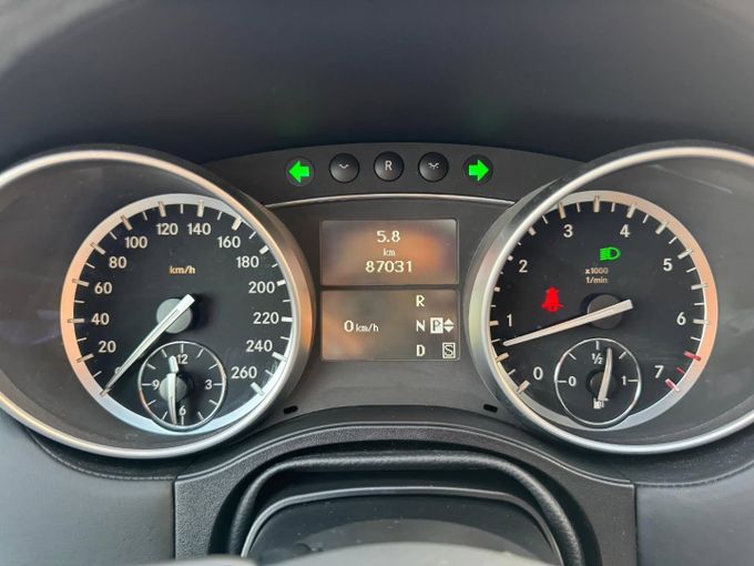 Подержанный Mercedes-Benz GL-Class 550 I (X164) Рестайлинг, 5.5 л, 2012 в Дубае от Saeed Auto Черный цвет. Японская | AUTO.AE