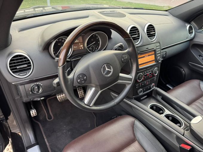 Подержанный Mercedes-Benz GL-Class 550 I (X164) Рестайлинг, 5.5 л, 2012 в Дубае от Saeed Auto Черный цвет. Японская | AUTO.AE