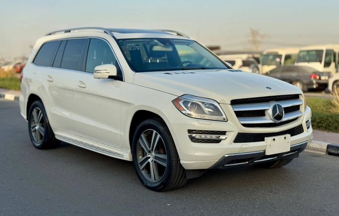 Used Mercedes-Benz GL-Class 450 II (X166), 4.7 l, 2013 in Dubai by Saeed Auto, White color. Japanese Specs | AUTO.AE
