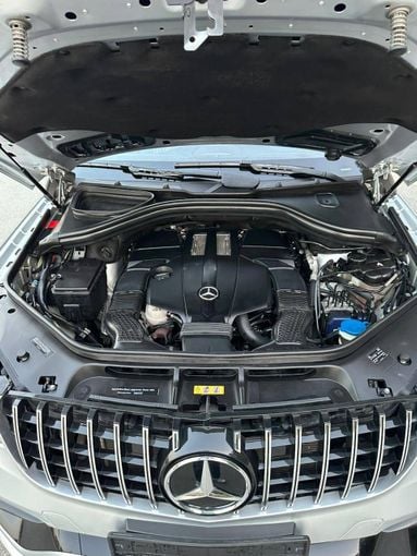Подержанный Mercedes-Benz GL-Class 450 II (X166), 3.0 л, 2016 в Дубае от Alzahiah Cars Серебристый цвет. Американская | AUTO.AE