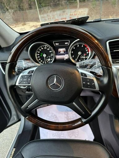 Подержанный Mercedes-Benz GL-Class 450 II (X166), 3.0 л, 2016 в Дубае от Alzahiah Cars Серебристый цвет. Американская | AUTO.AE