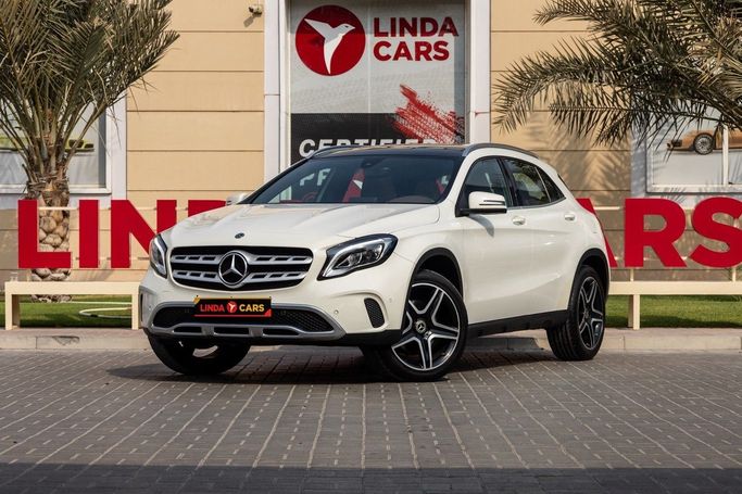 Подержанный Mercedes-Benz GLA 250 I (X156) Рестайлинг, 2.0 л, 2018 в Дубае от Linda Cars Белый цвет. GCC | AUTO.AE