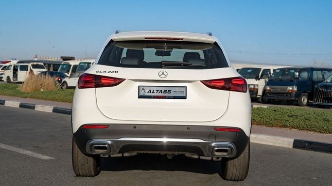 New Mercedes-Benz GLA 200 II (H247) Facelift, 1.3 l, 2025 in Dubai by Altass Motors, White color. Other | AUTO.AE