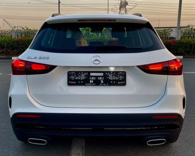 Новый Mercedes-Benz GLA 200 II (H247) Рестайлинг, 1.3 л, 2025 в Дубае от Auto Gallery DXB Белый цвет. GCC | AUTO.AE