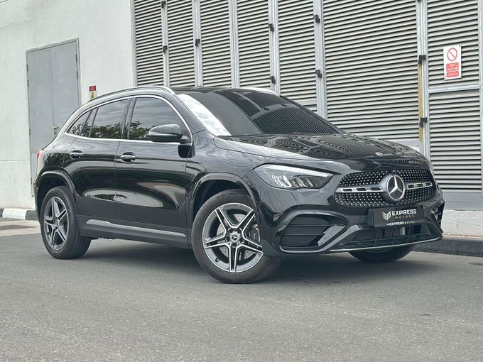 Подержанный Mercedes-Benz GLA 250 II (H247) Рестайлинг, 2.0 л, 2025 в Дубае от Express Motors Черный цвет. Корейская | AUTO.AE