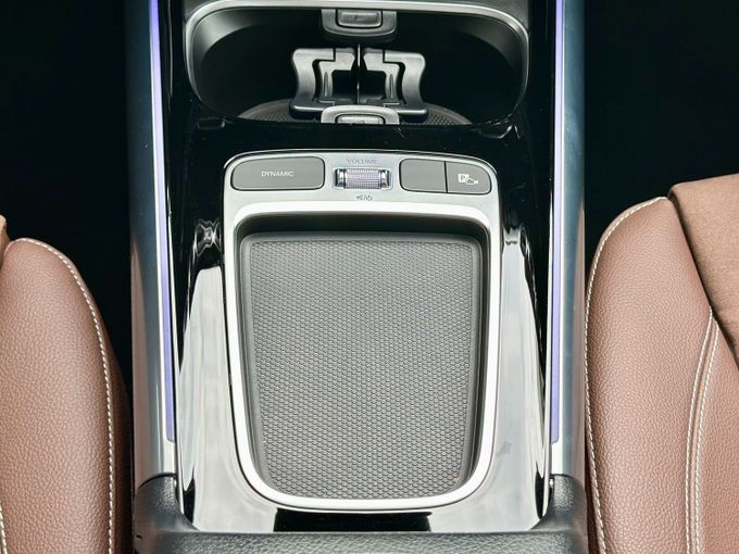 Подержанный Mercedes-Benz GLA 250 II (H247) Рестайлинг, 2.0 л, 2025 в Дубае от Express Motors Черный цвет. Корейская | AUTO.AE