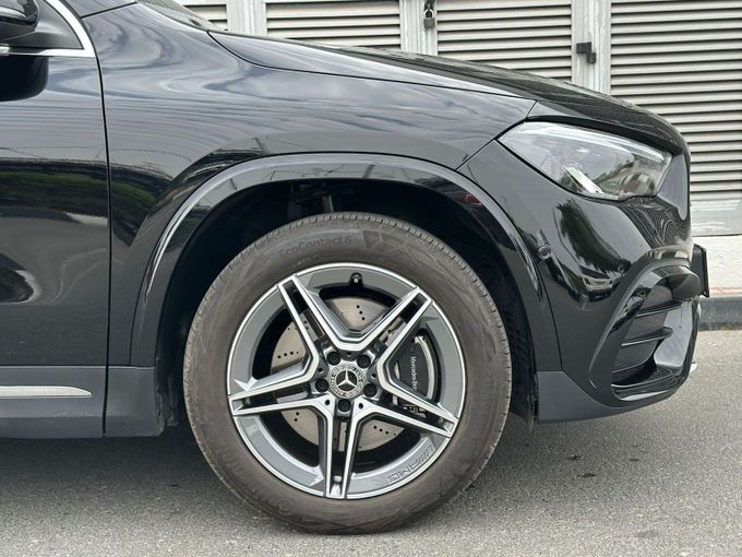 Подержанный Mercedes-Benz GLA 250 II (H247) Рестайлинг, 2.0 л, 2025 в Дубае от Express Motors Черный цвет. Корейская | AUTO.AE