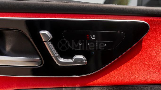 Подержанный Mercedes-Benz GLC Coupe AMG 43 AMG II (C254), 2.0 л, 2025 в Дубае от Milele Черный цвет. Other | AUTO.AE