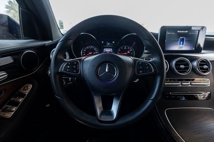 Подержанный Mercedes-Benz GLC Coupe 250 I (X253), 2.0 л, 2018 в Дубае от Linda Cars Красный цвет. GCC | AUTO.AE