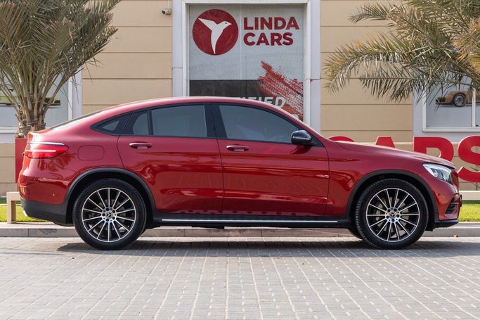 Подержанный Mercedes-Benz GLC Coupe 250 I (X253), 2.0 л, 2018 в Дубае от Linda Cars Красный цвет. GCC | AUTO.AE