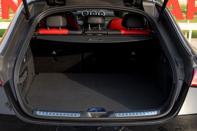 Used Mercedes-Benz GLC 200 II (X254), 2.0 l, 2025 in Dubai by Linda Cars, Black color. GCC Specs | AUTO.AE