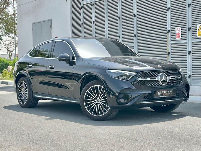 Подержанный Mercedes-Benz GLC 300 II (X254), 2.0 л, 2024 в Дубае от Express Motors Черный цвет. Корейская | AUTO.AE