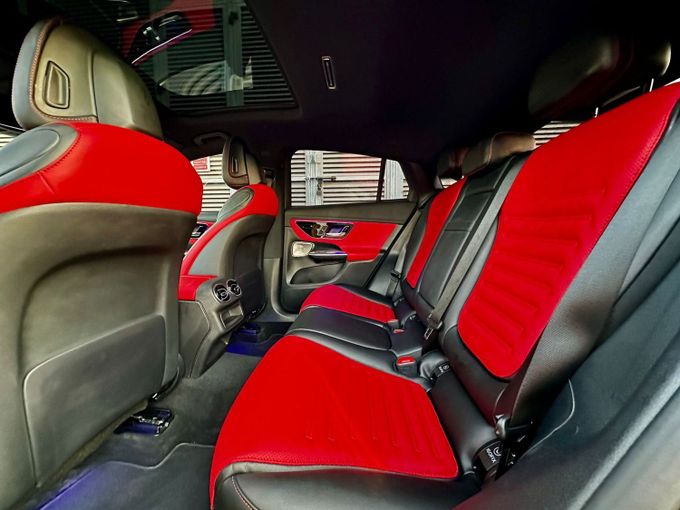 Подержанный Mercedes-Benz GLC 300 II (X254), 2.0 л, 2024 в Дубае от Express Motors Черный цвет. Корейская | AUTO.AE