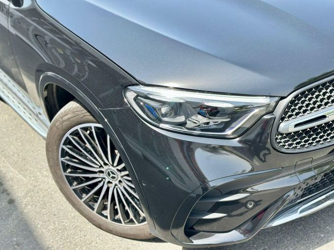 Подержанный Mercedes-Benz GLC 300 II (X254), 2.0 л, 2024 в Дубае от Express Motors Черный цвет. Корейская | AUTO.AE