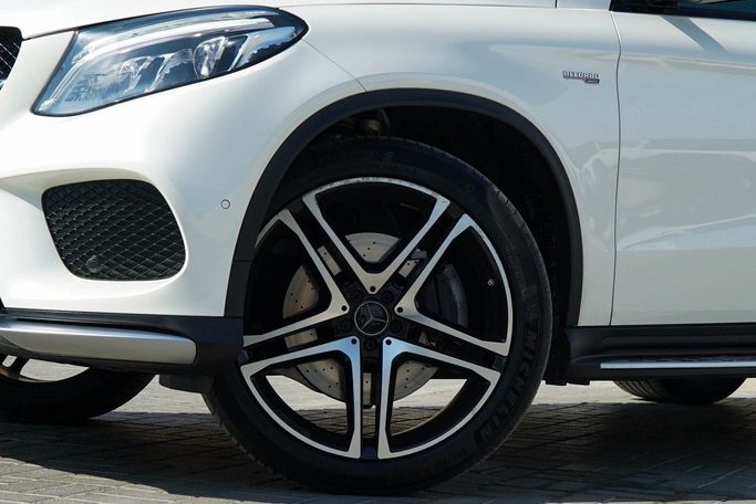 Подержанный Mercedes-Benz GLE AMG 43 AMG I (W166), 3.0 л, 2018 в Дубае от Linda Cars Белый цвет. GCC | AUTO.AE