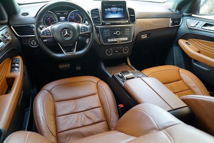 Подержанный Mercedes-Benz GLE AMG 43 AMG I (W166), 3.0 л, 2018 в Дубае от Linda Cars Белый цвет. GCC | AUTO.AE