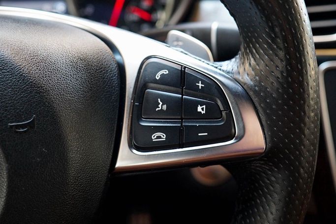 Подержанный Mercedes-Benz GLE AMG 43 AMG I (W166), 3.0 л, 2018 в Дубае от Linda Cars Белый цвет. GCC | AUTO.AE
